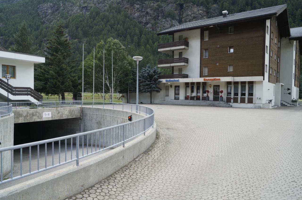 Monte Rosa D 412 Aparthotel Tasch Bagian luar foto