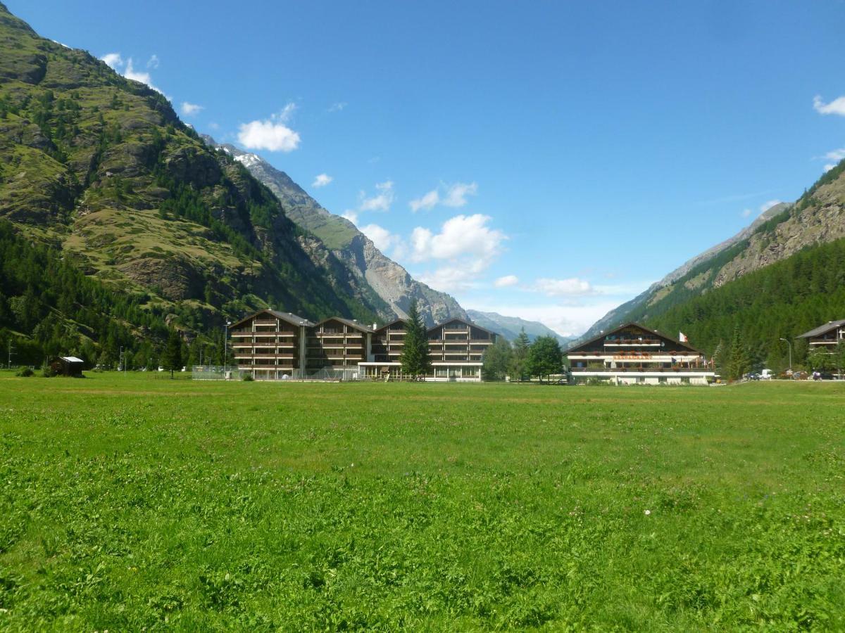 Monte Rosa D 412 Aparthotel Tasch Bagian luar foto