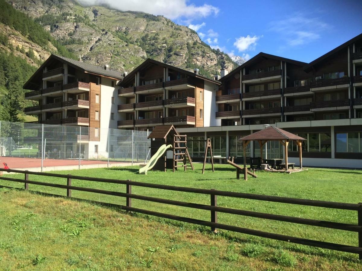 Monte Rosa D 412 Aparthotel Tasch Bagian luar foto