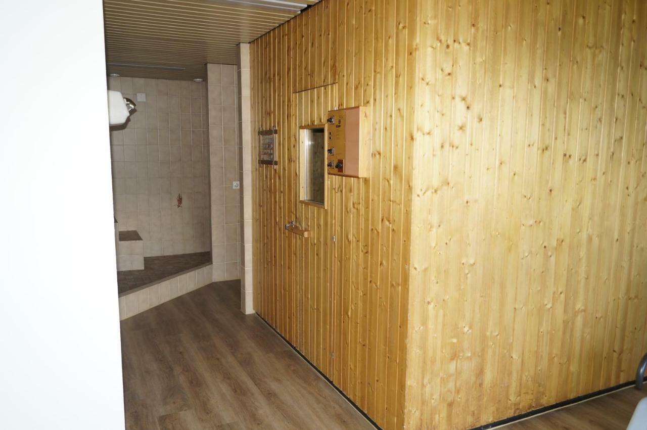 Monte Rosa D 412 Aparthotel Tasch Bagian luar foto