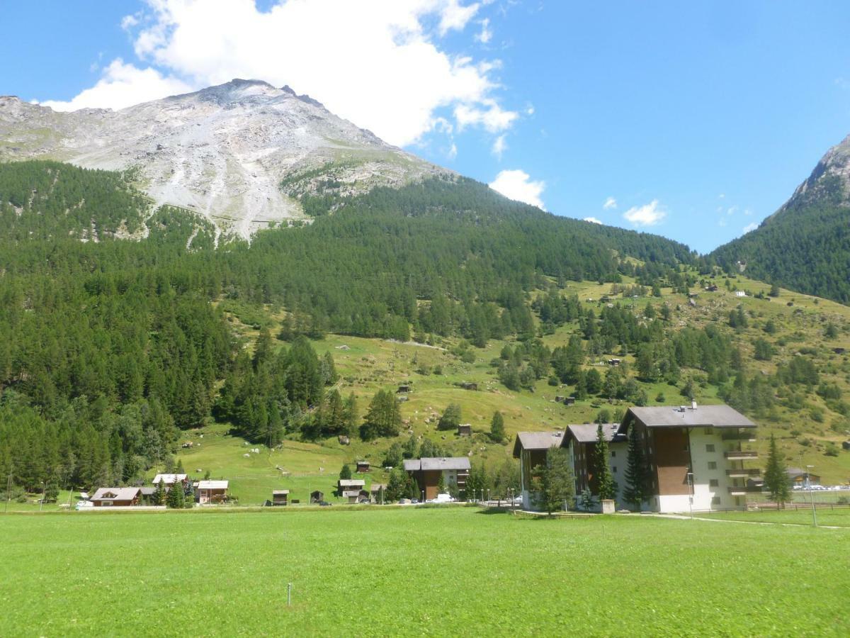Monte Rosa D 412 Aparthotel Tasch Bagian luar foto