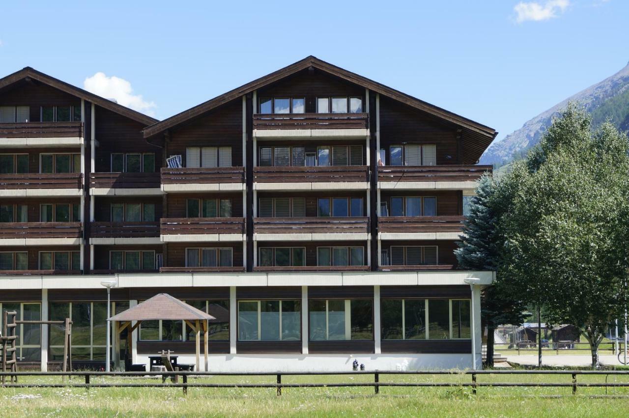 Monte Rosa D 412 Aparthotel Tasch Bagian luar foto