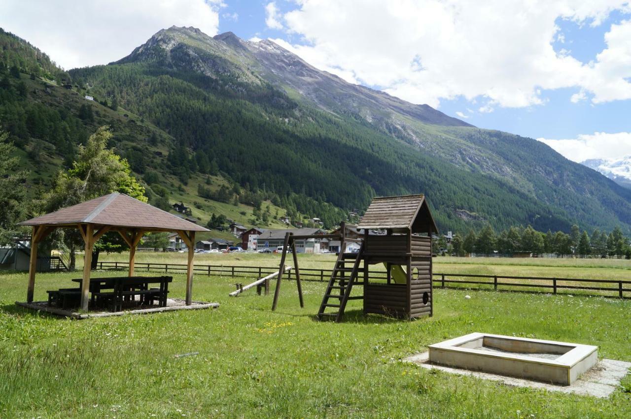 Monte Rosa D 412 Aparthotel Tasch Bagian luar foto