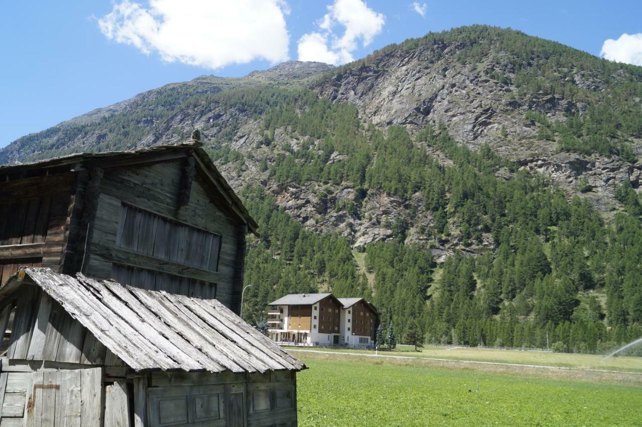 Monte Rosa D 412 Aparthotel Tasch Bagian luar foto